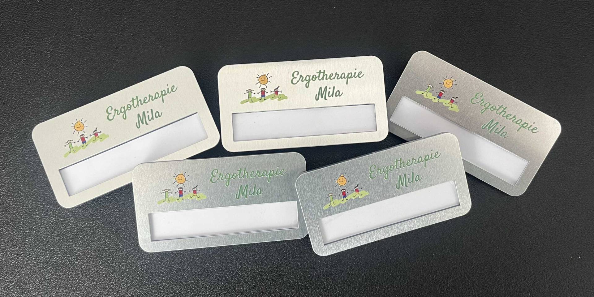 Naambadges voor uw bedrijf laten maken? Persoonlijke naambadges, eerlijk geprijsd en snel geleverd